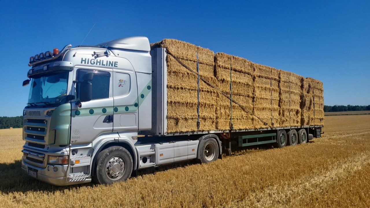 Transport ładunku rolniczego — słoma